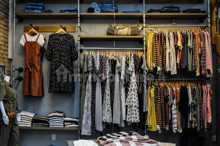 Negozio di abbigliamento in Vendita
