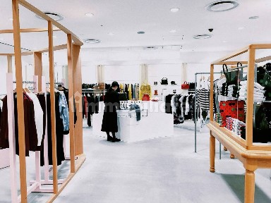 Negozio di abbigliamento in Vendita