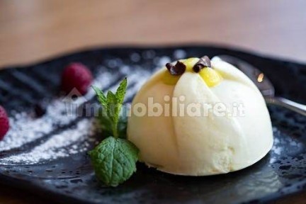 Gelateria con laboratorio in Vendita