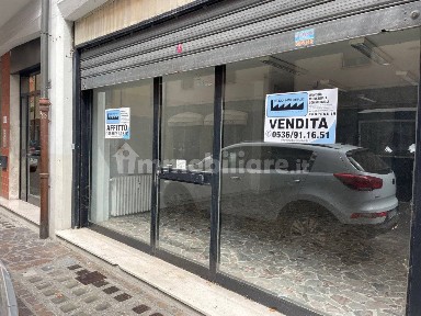 Locale commerciale in Affitto