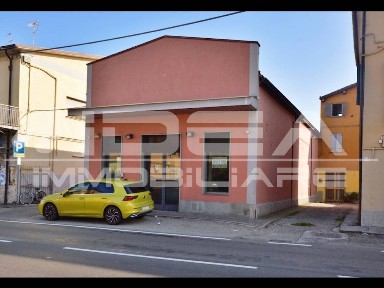 Locale commerciale in Affitto