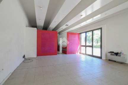 Locale commerciale in Affitto