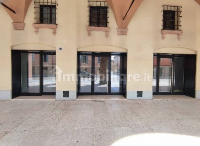 Locale commerciale in Affitto