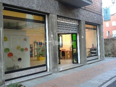 Locale commerciale in Vendita