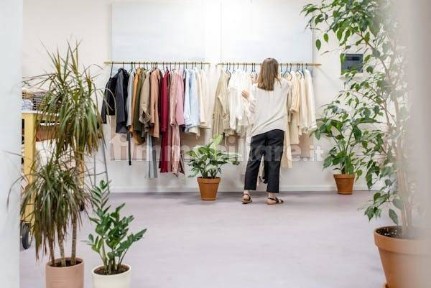 Negozio di abbigliamento in Vendita