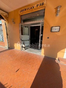 Locale commerciale in Vendita