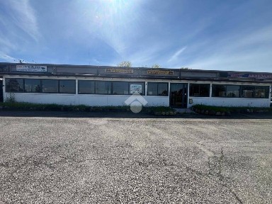 Locale commerciale in Affitto