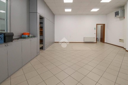 Locale commerciale in Affitto