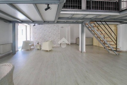 Locale commerciale in Affitto