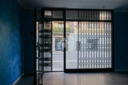 Locale commerciale in Affitto