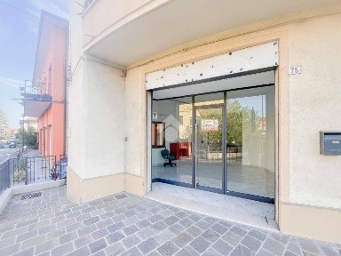 Locale commerciale in Affitto