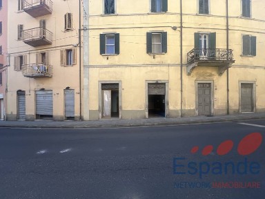 Locale commerciale in Vendita