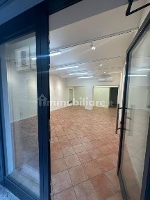 Locale commerciale in Affitto