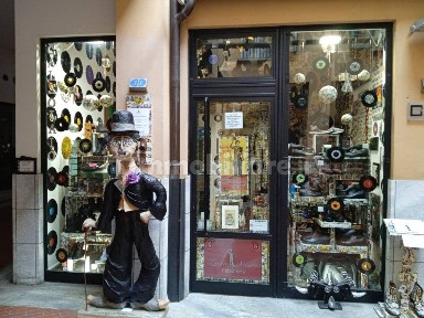 Locale commerciale in Vendita