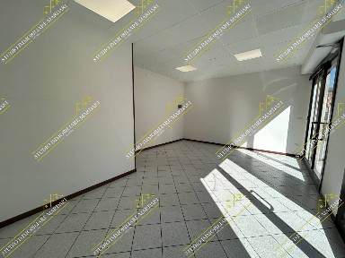 Locale commerciale in Affitto