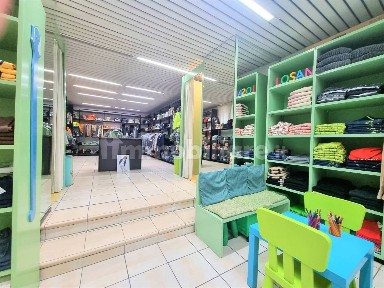 Negozio di abbigliamento in Affitto