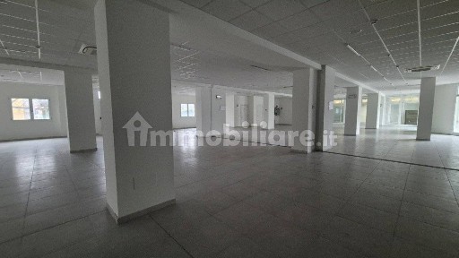 Locale commerciale in Affitto