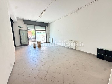 Locale commerciale in Affitto