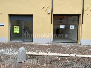 Locale commerciale in Affitto