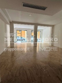 Locale commerciale in Affitto