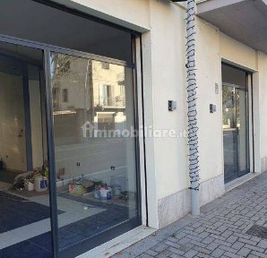 Locale commerciale in Affitto