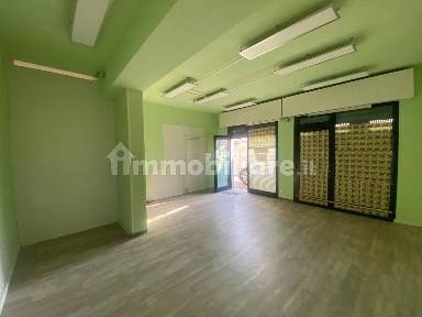 Locale commerciale in Affitto