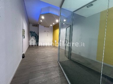 Locale commerciale in Affitto