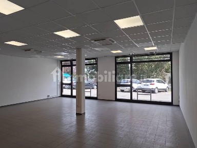 Locale commerciale in Affitto