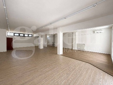 Locale commerciale in Affitto