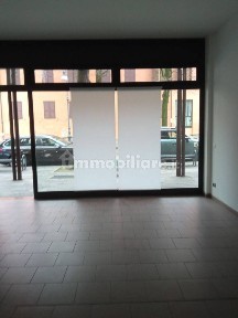 Locale commerciale in Affitto
