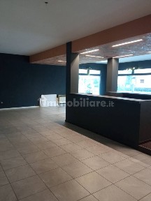 Locale commerciale in Affitto