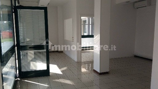 Locale commerciale in Affitto