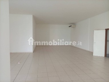 Locale commerciale in Affitto