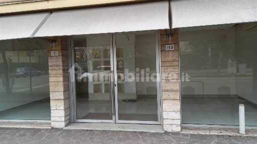 Locale commerciale in Affitto