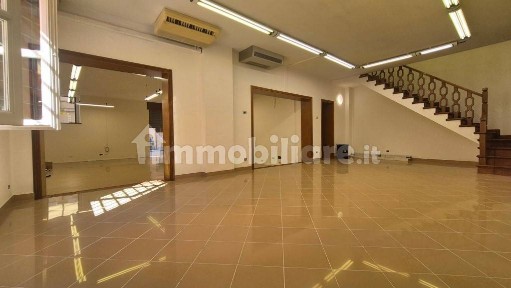 Locale commerciale in Affitto