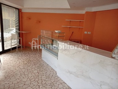 Locale commerciale in Affitto