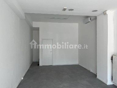 Locale commerciale in Affitto