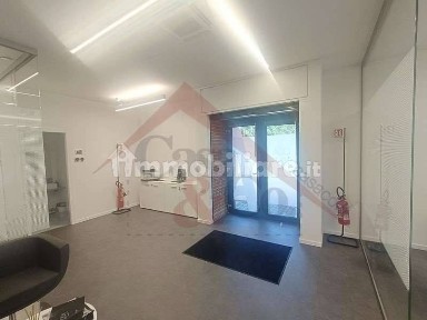Locale commerciale in Affitto