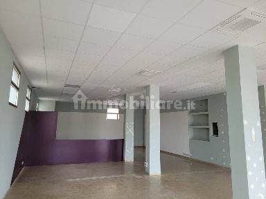 Locale commerciale in Affitto