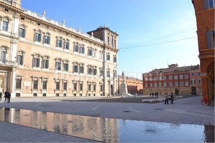 Modena, Centro Storico, VIA FARINI, 18