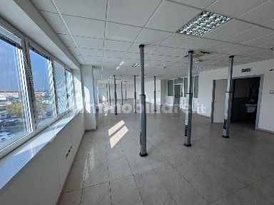 Locale commerciale in Affitto