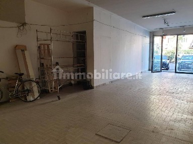 Locale commerciale in Affitto