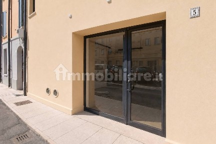 Locale commerciale in Affitto