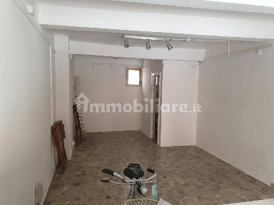 Locale commerciale in Affitto