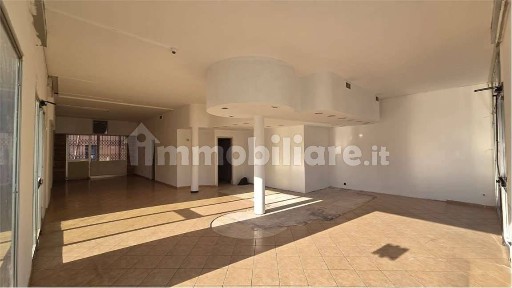 Locale commerciale in Affitto