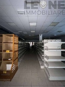 Locale commerciale in Affitto