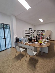 Locale commerciale in Affitto