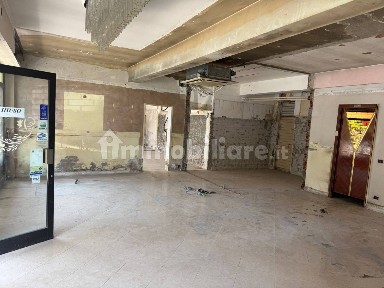 Locale commerciale in Affitto