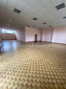 Locale commerciale in Affitto