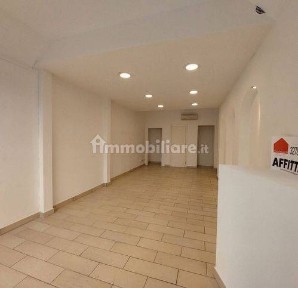 Locale commerciale in Affitto